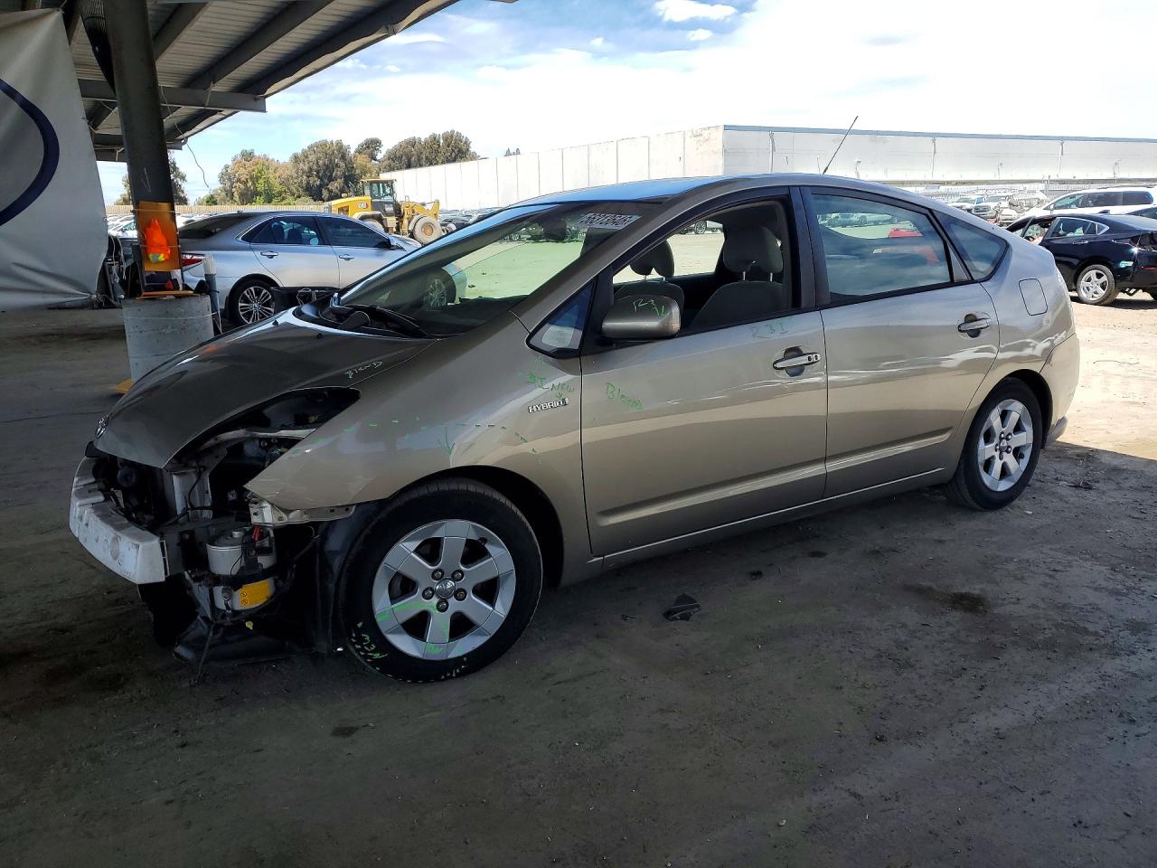 Salvage Toyota Prius Image