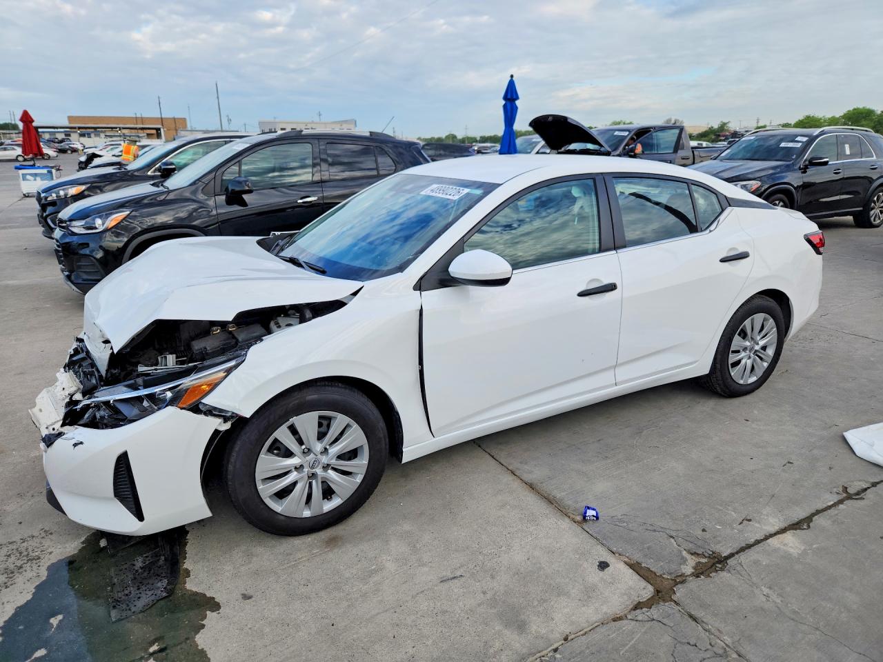 Salvage Nissan Sentra Image