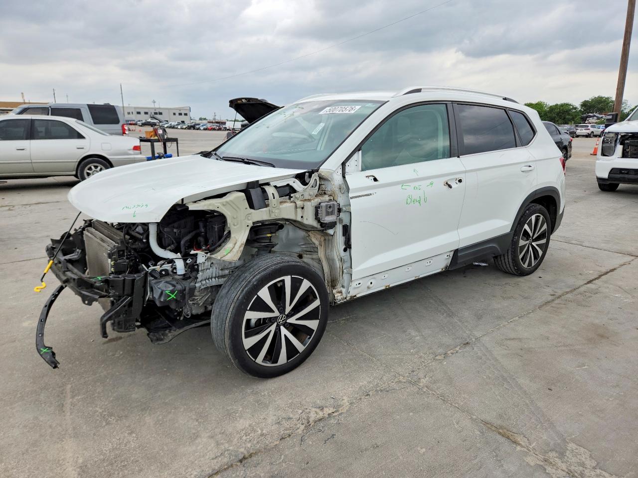 Salvage Volkswagen Taos Image