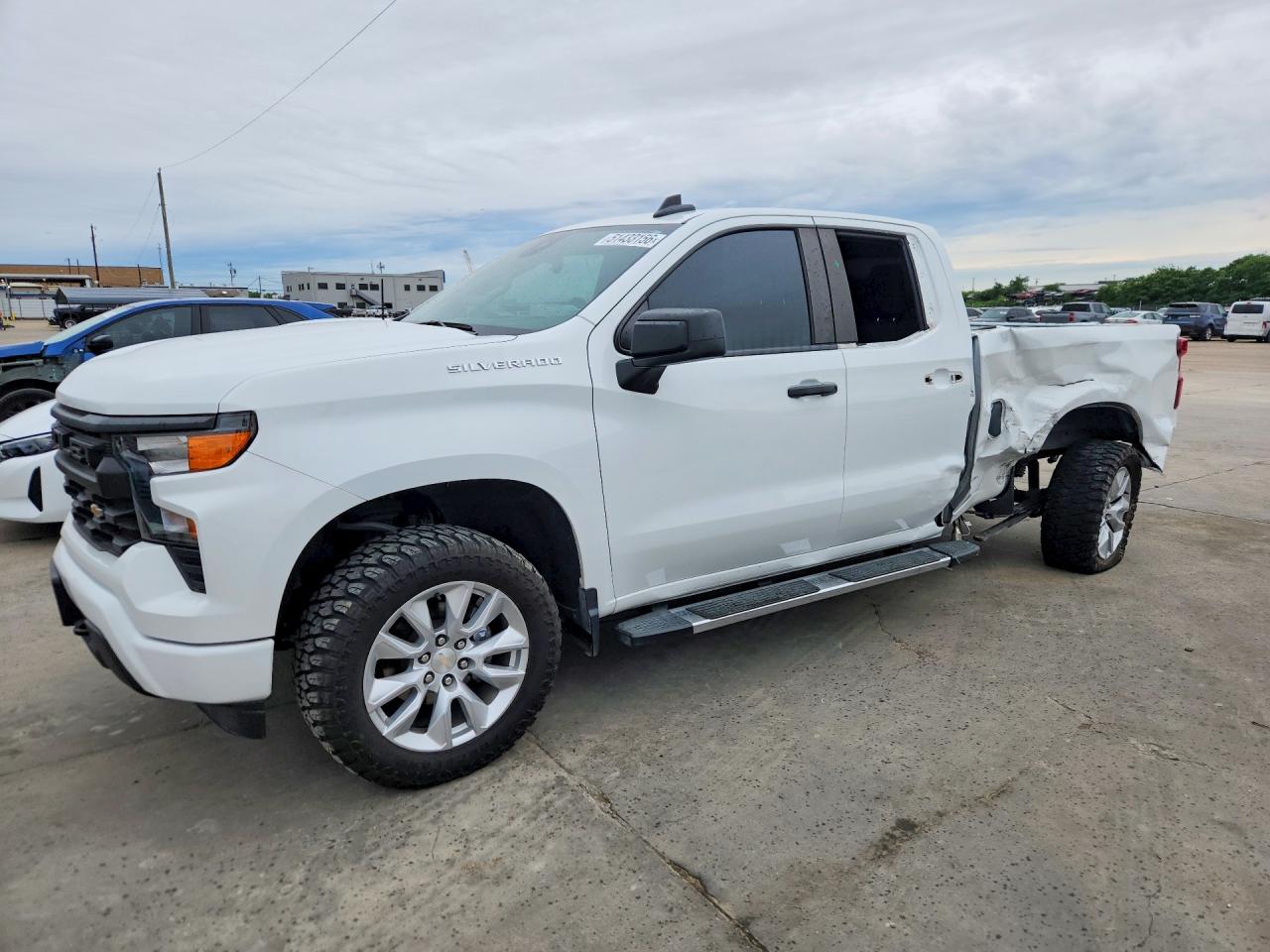 Salvage Chevrolet Silverado Image