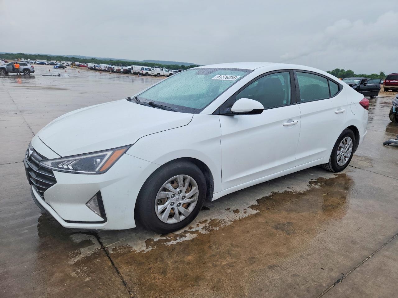 Salvage Hyundai ELANTRA Image