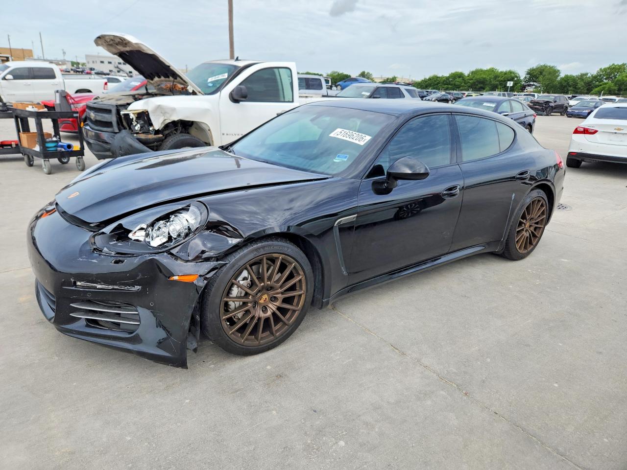 Salvage Porsche Panamera Image
