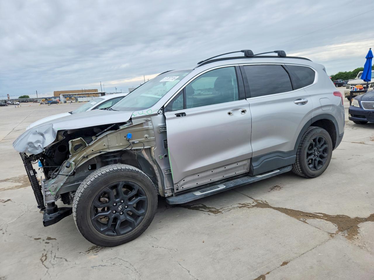 Salvage Hyundai SANTA FE Image