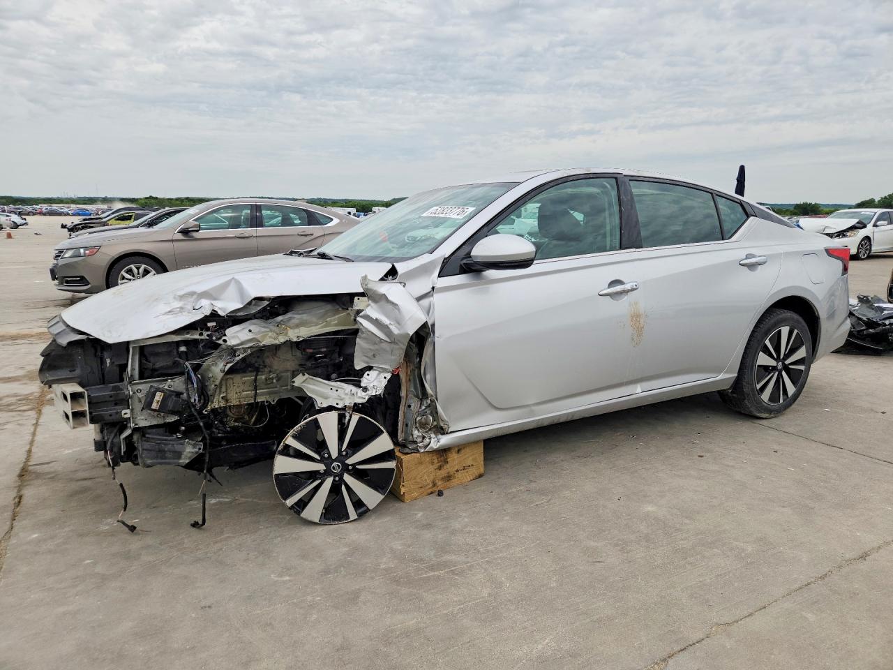 Salvage Nissan Altima Image
