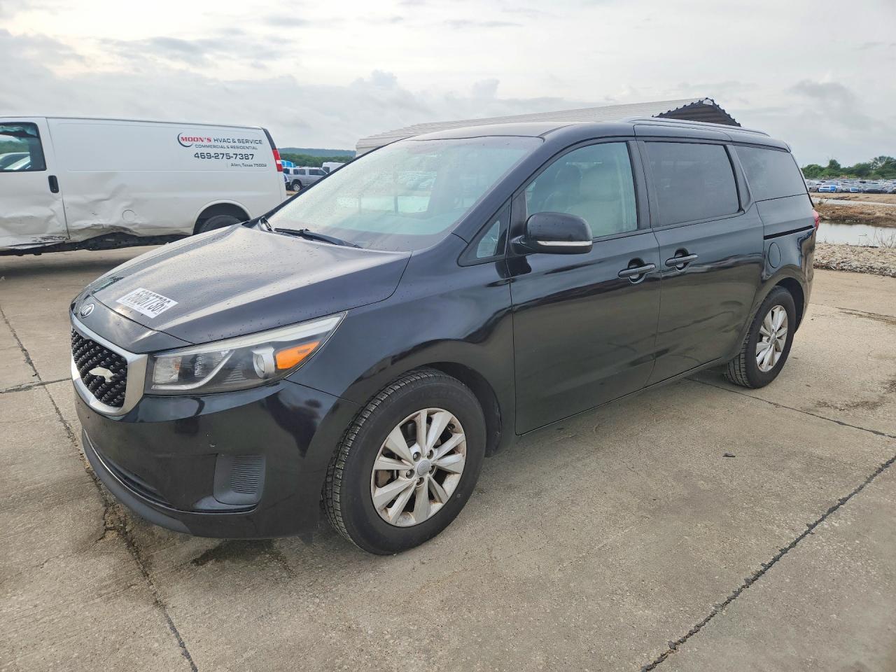 Salvage Kia Sedona Image