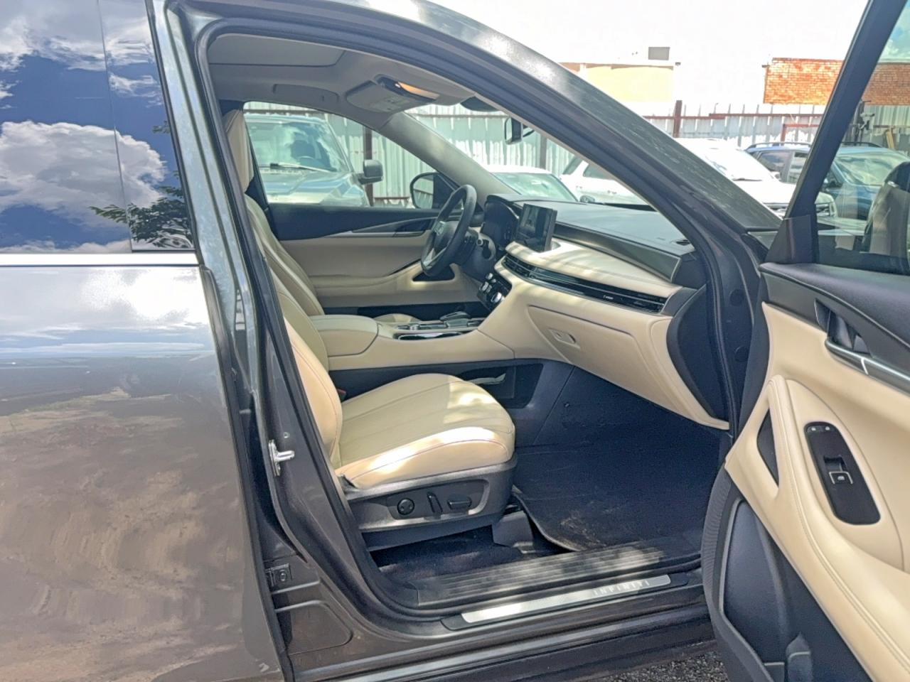 INFINITI Qx Luxe