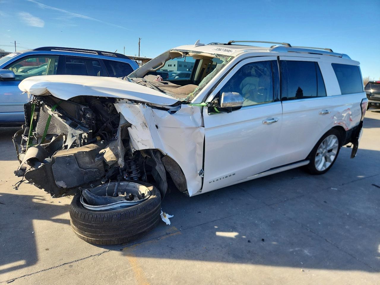 Salvage Ford Expedition Image