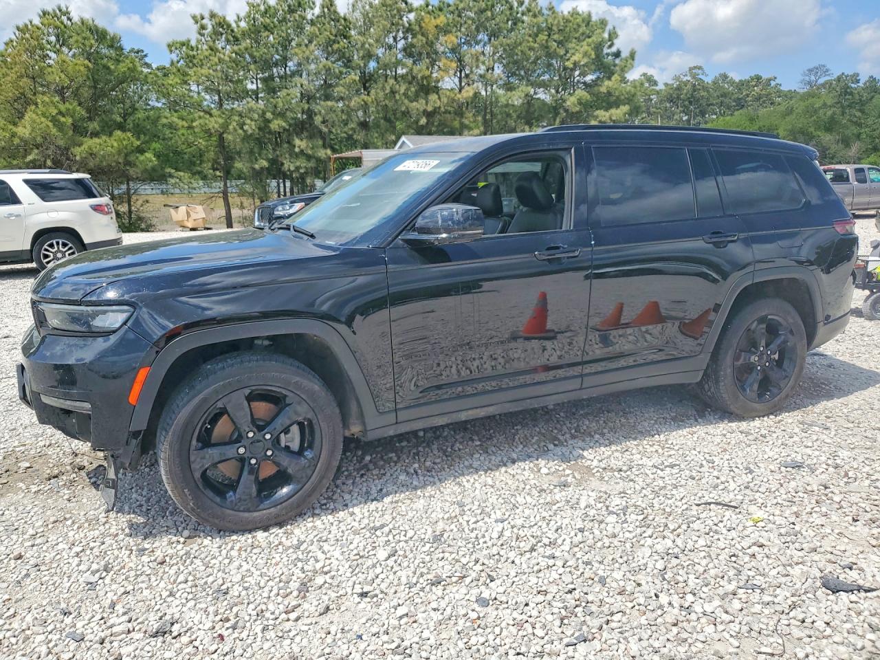 Salvage Jeep Cherokee Image