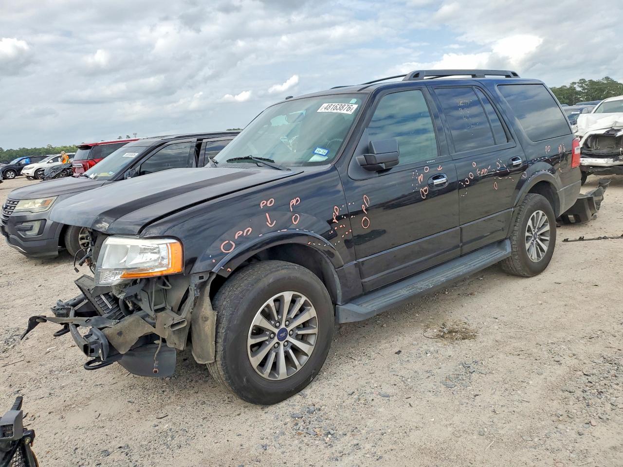 Salvage Ford Expedition Image
