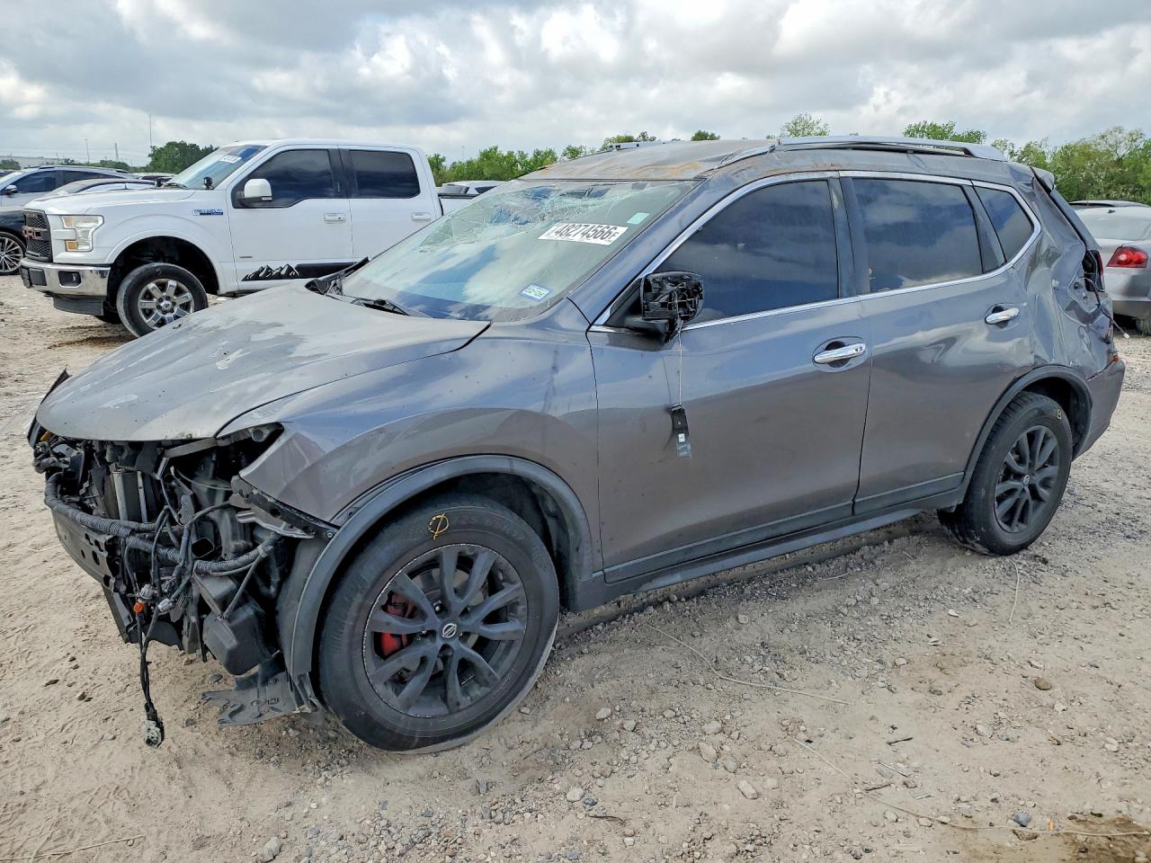 Salvage Nissan Rogue Image