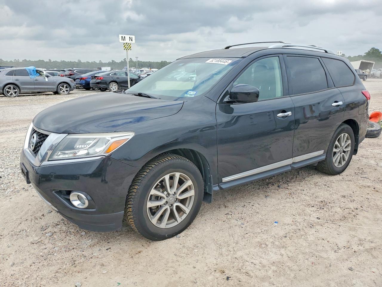 Salvage Nissan Pathfinder Image