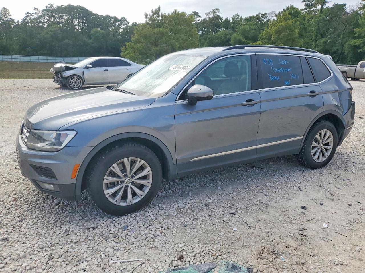Salvage Volkswagen Tiguan Image