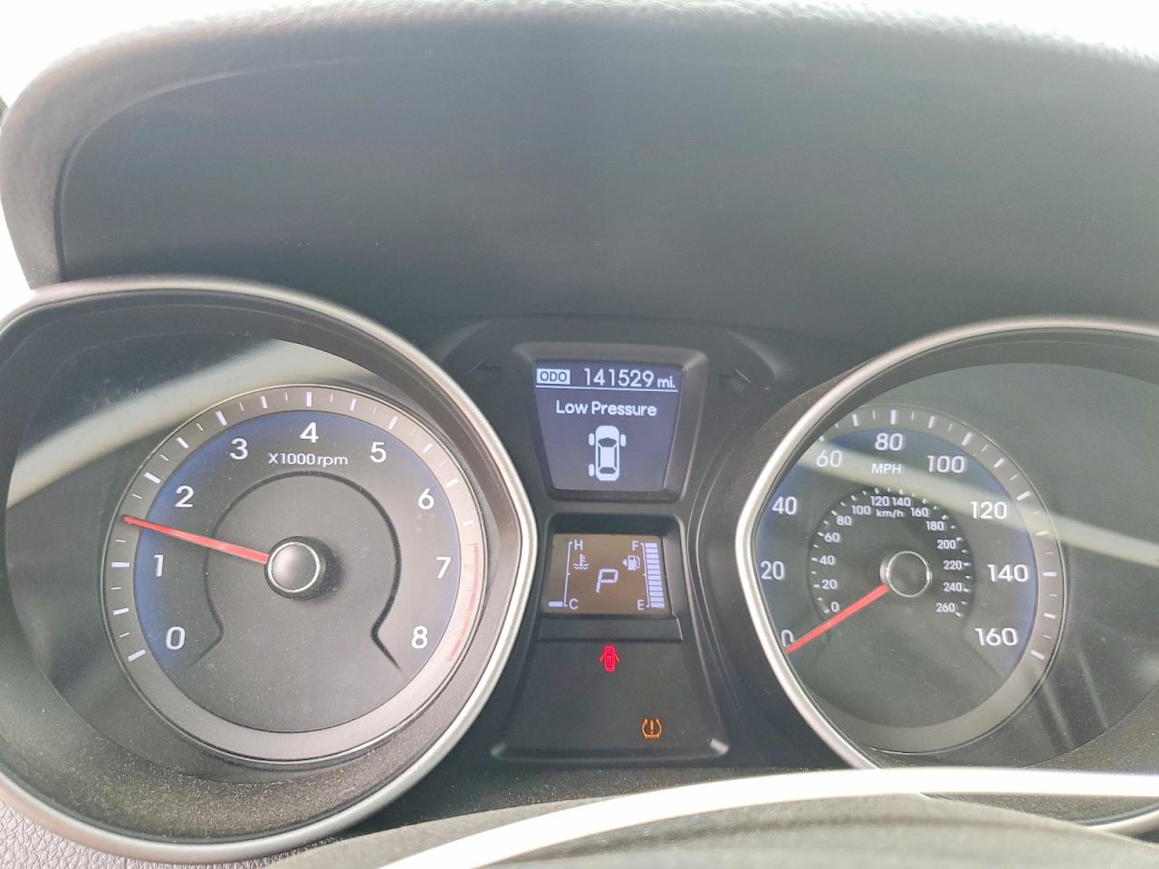 Hyundai ELANTRA Base