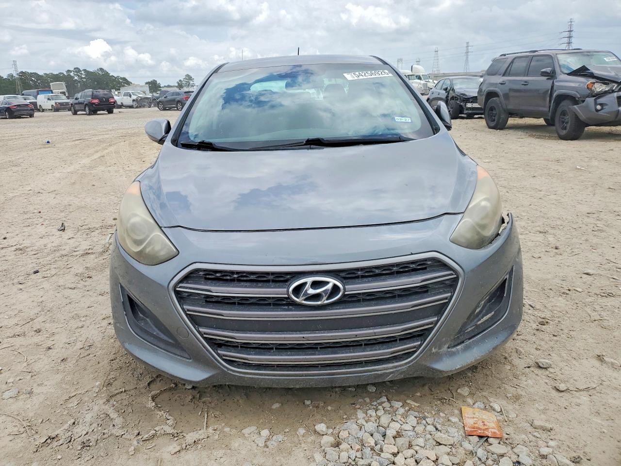 Hyundai ELANTRA Base