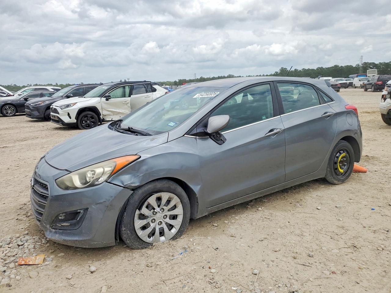 Salvage Hyundai ELANTRA Image