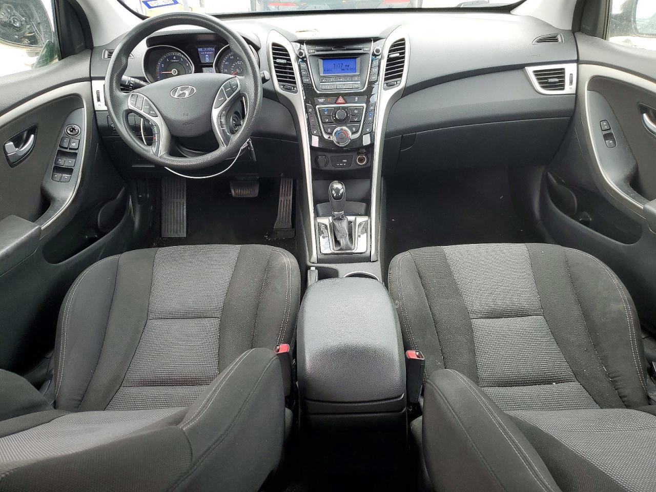 Hyundai ELANTRA Base