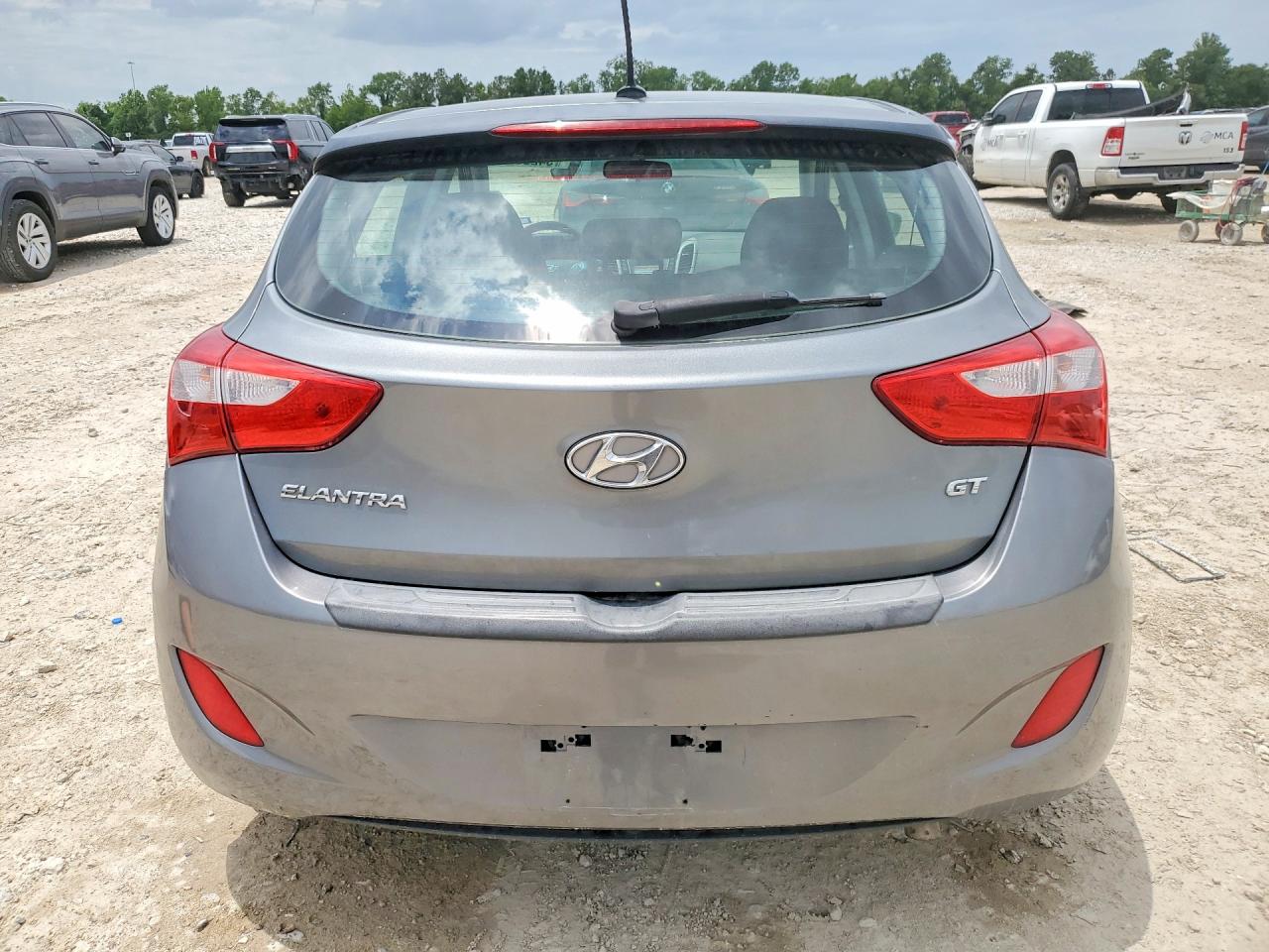 Hyundai ELANTRA Base