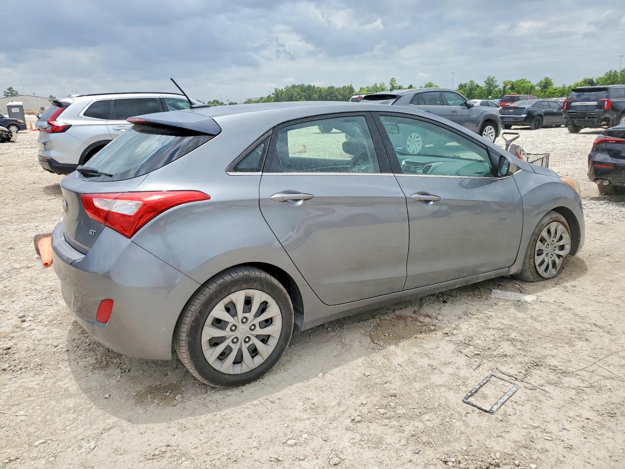 Hyundai ELANTRA Base