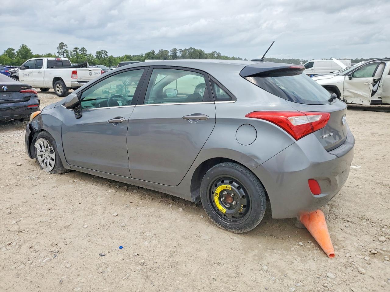 Hyundai ELANTRA Base