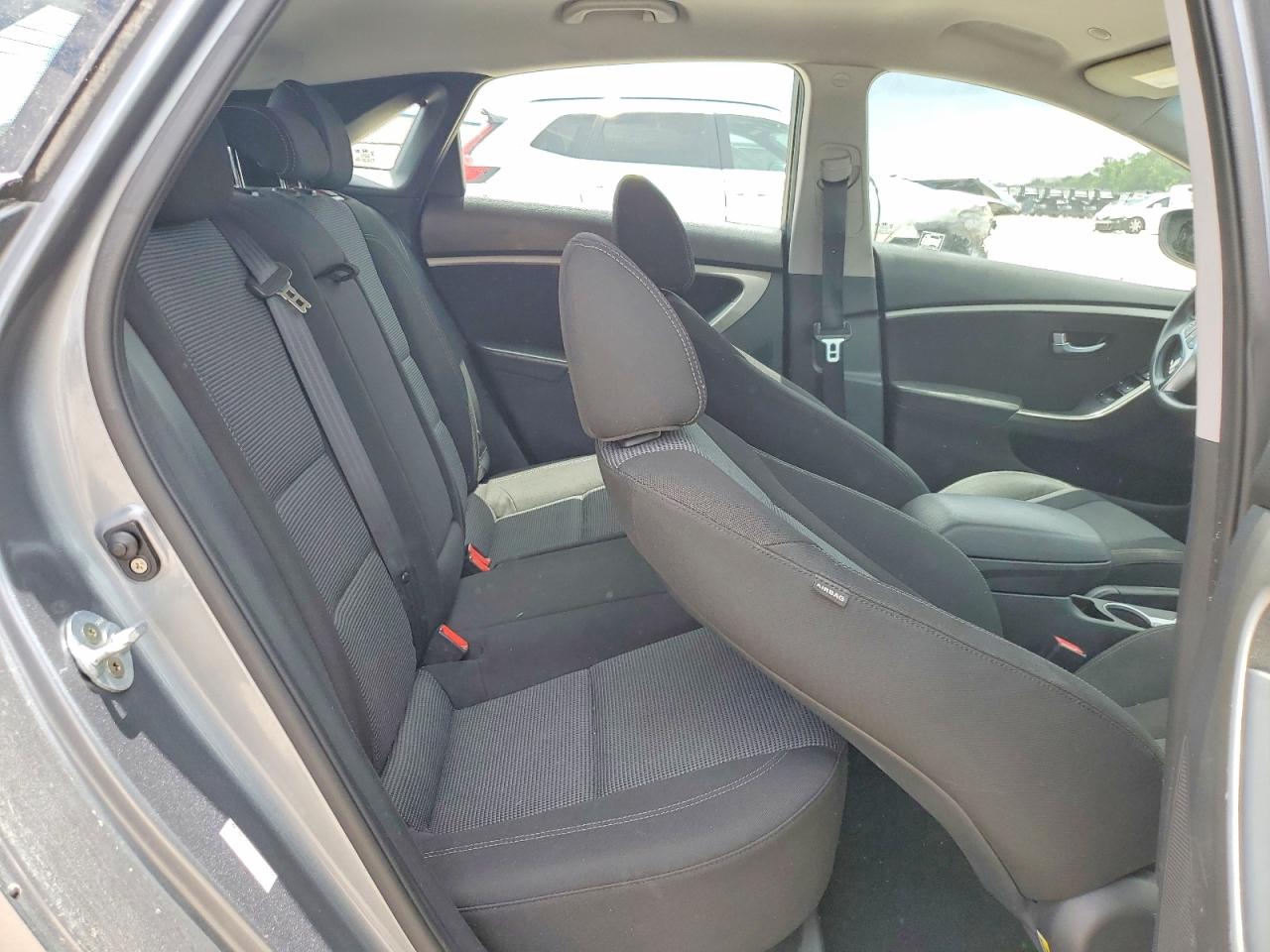 Hyundai ELANTRA Base