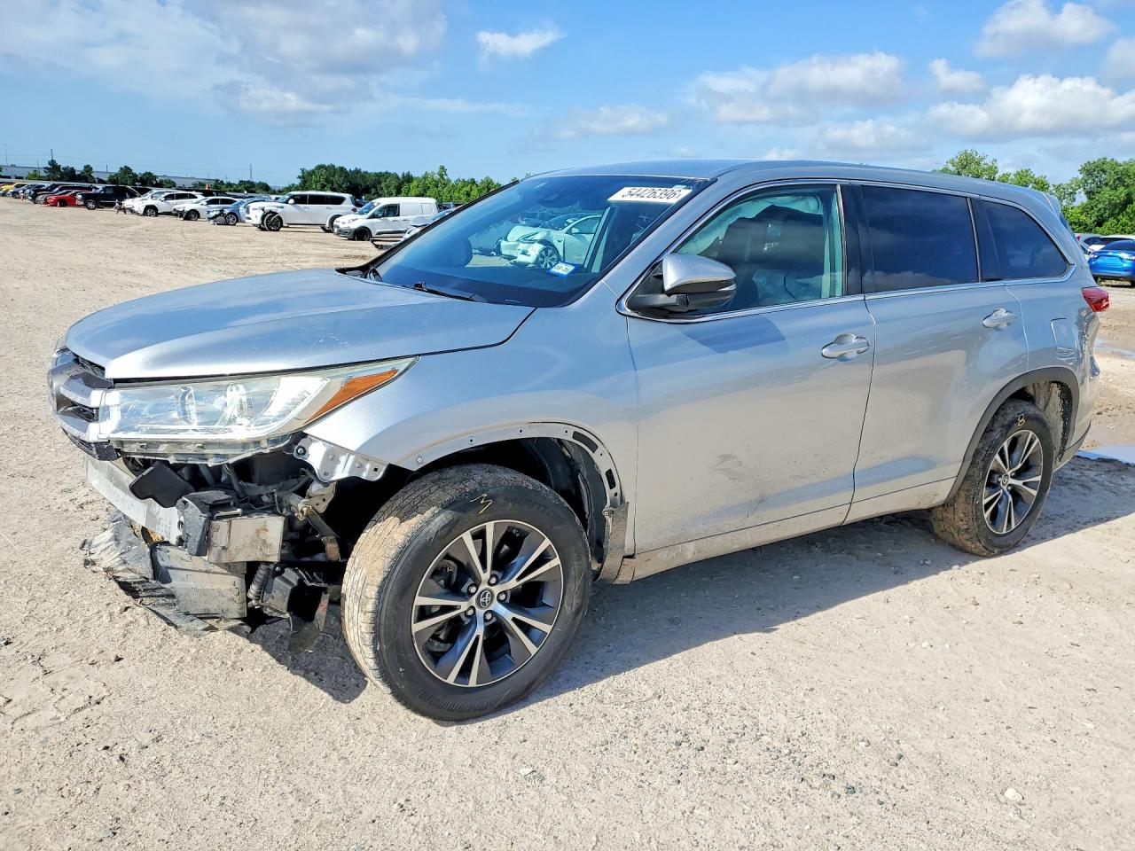 Salvage Toyota Highlander Image