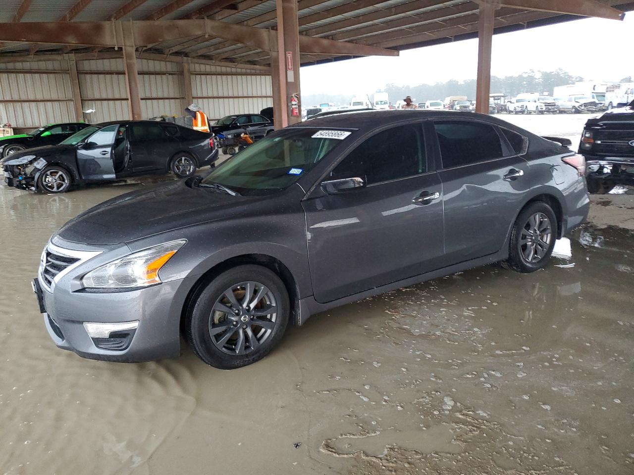 Salvage Nissan Altima Image