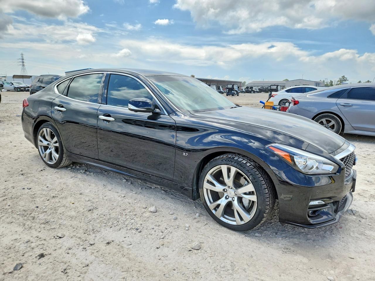INFINITI Q70 3.7 Luxe