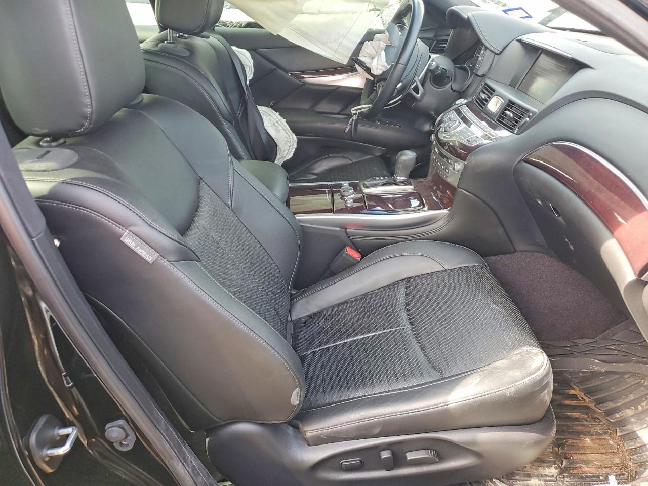 INFINITI Q70 3.7 Luxe