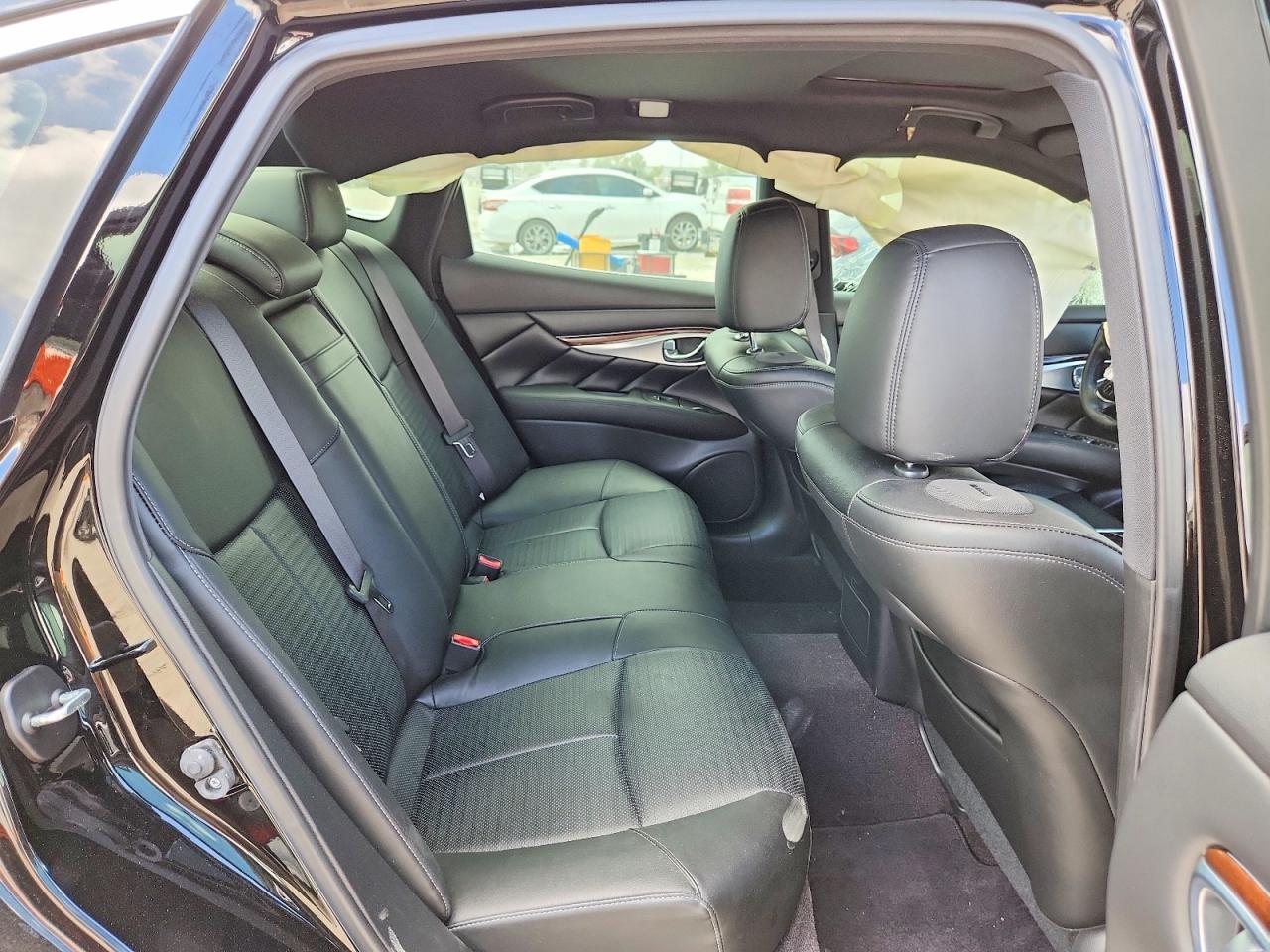 INFINITI Q70 3.7 Luxe