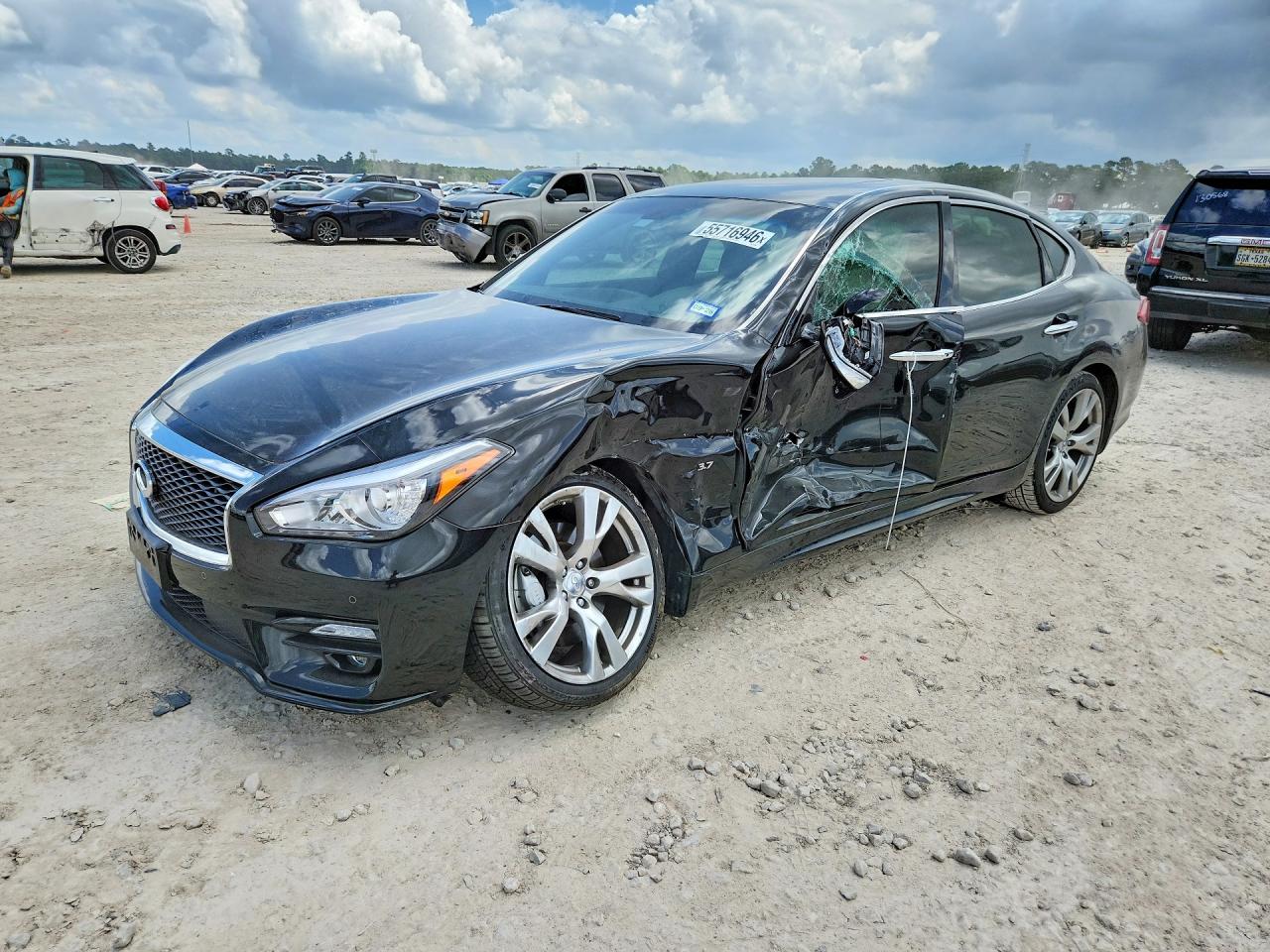 Salvage INFINITI Q70 Image