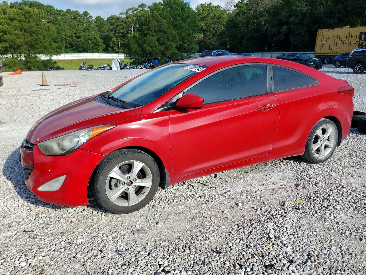 Salvage Hyundai ELANTRA Image