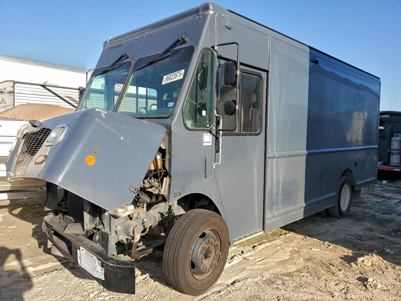 Salvage Freightliner Chassis Image