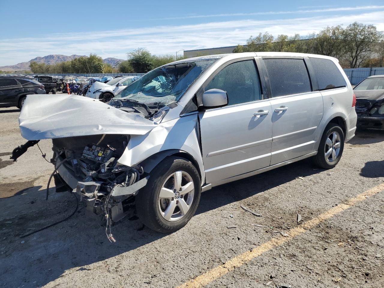 Salvage Volkswagen Routan Image