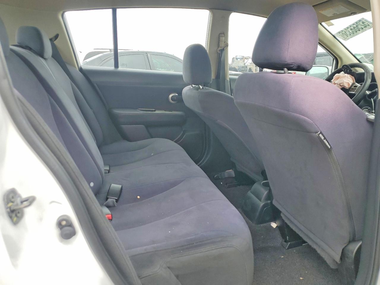 Nissan Versa 1.8 S