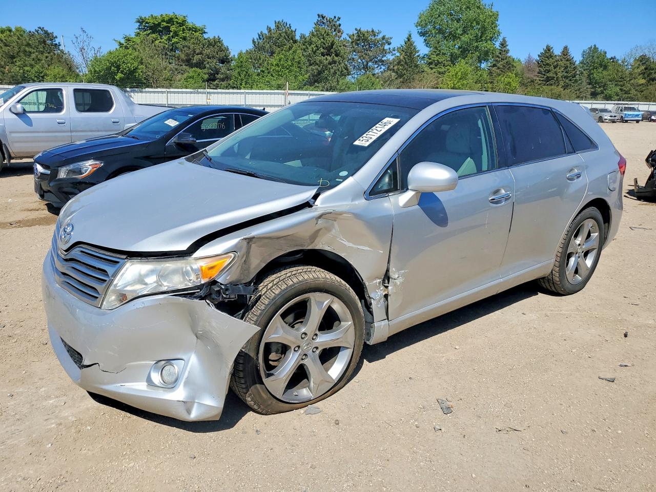 Salvage Toyota Venza Image