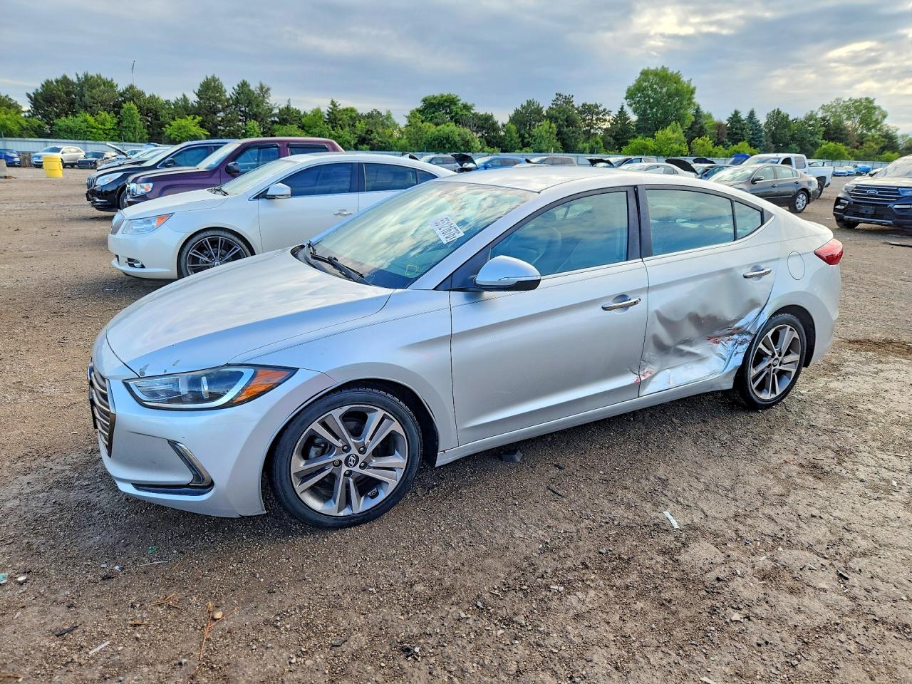 Salvage Hyundai ELANTRA Image