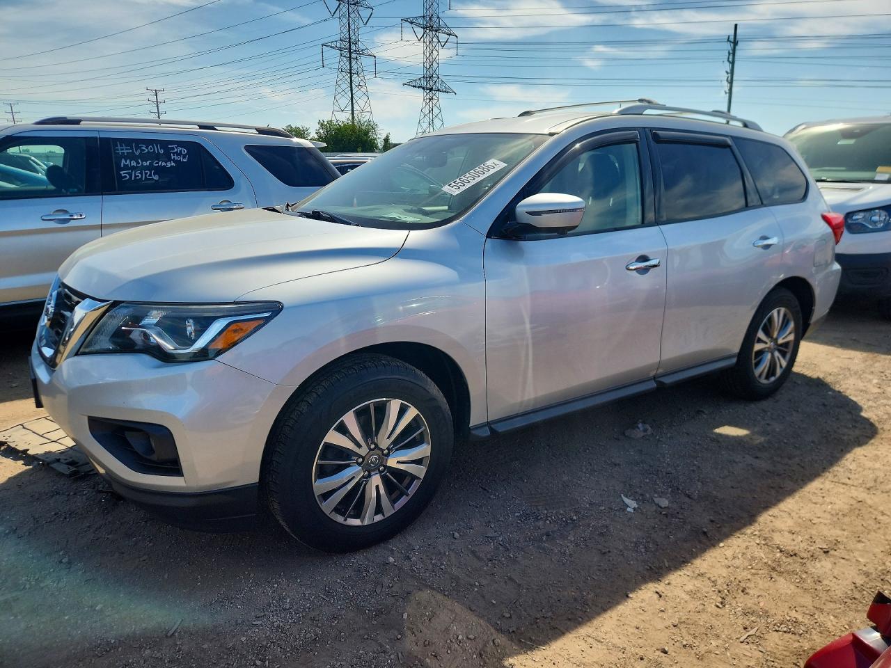 Salvage Nissan Pathfinder Image