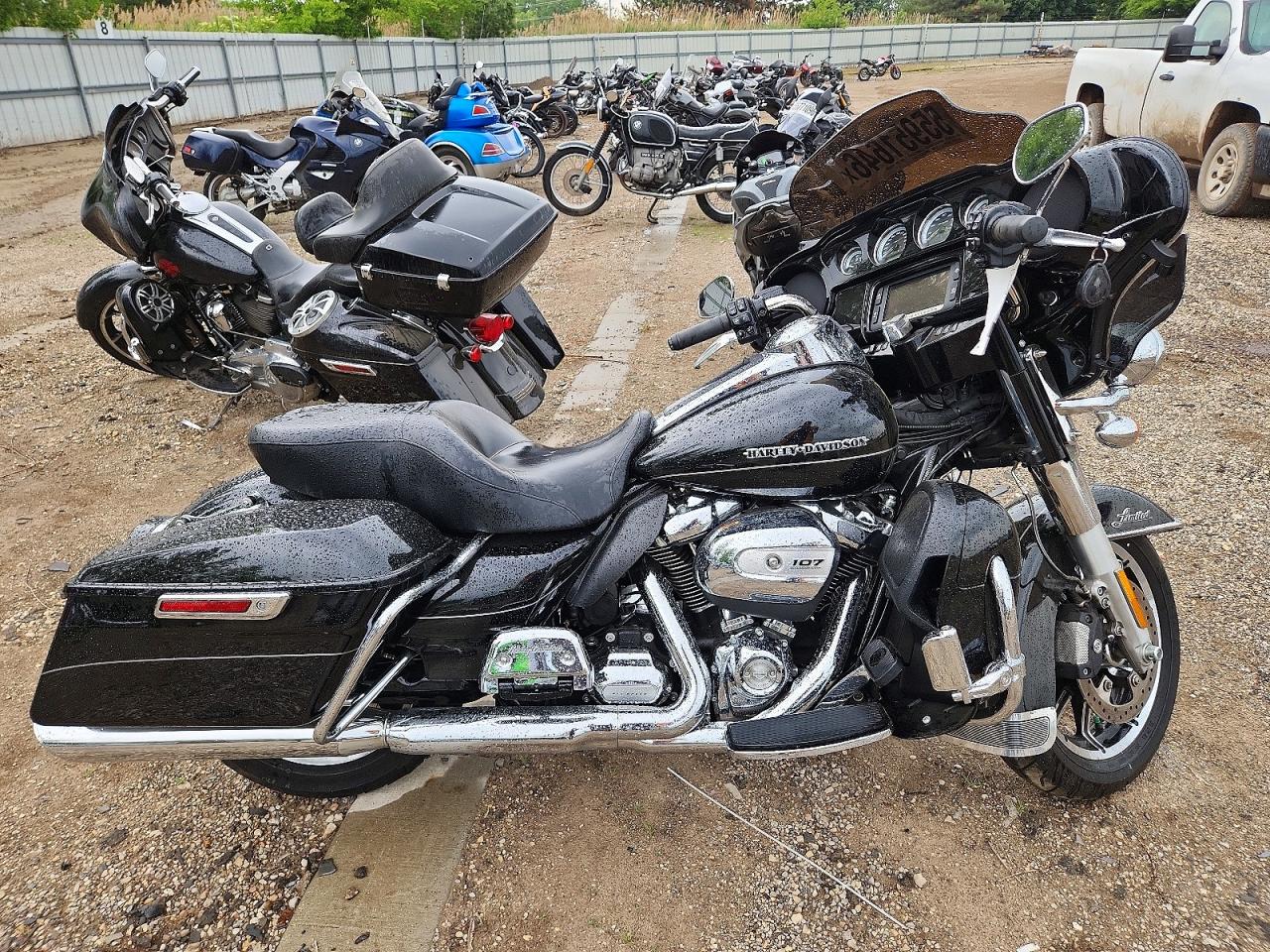Salvage Harley-Davidson Fl Image