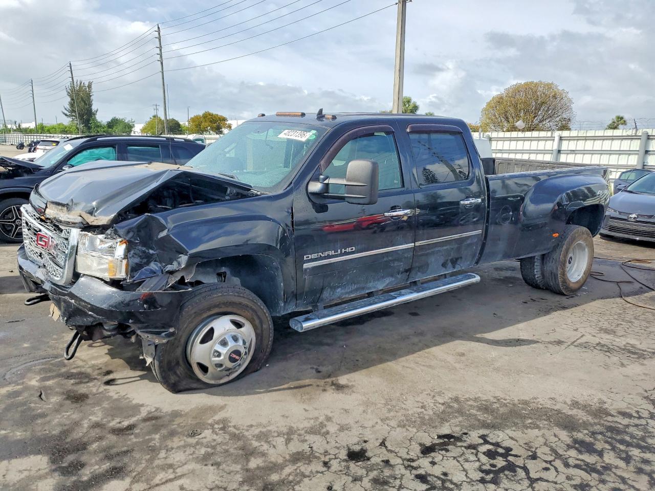 Salvage GMC Sierra Image