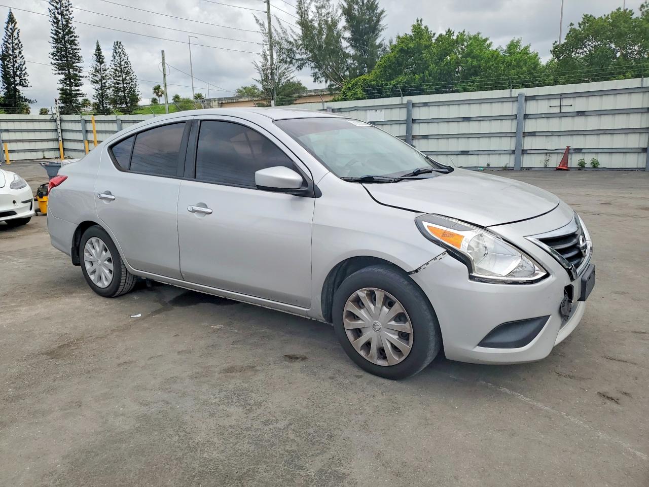 Nissan Versa Sv