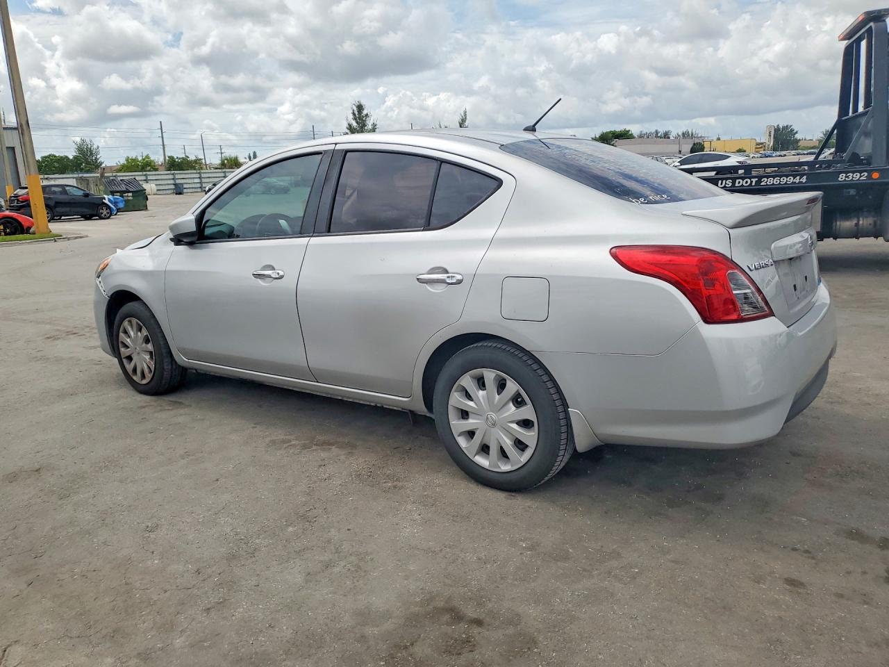 Nissan Versa Sv