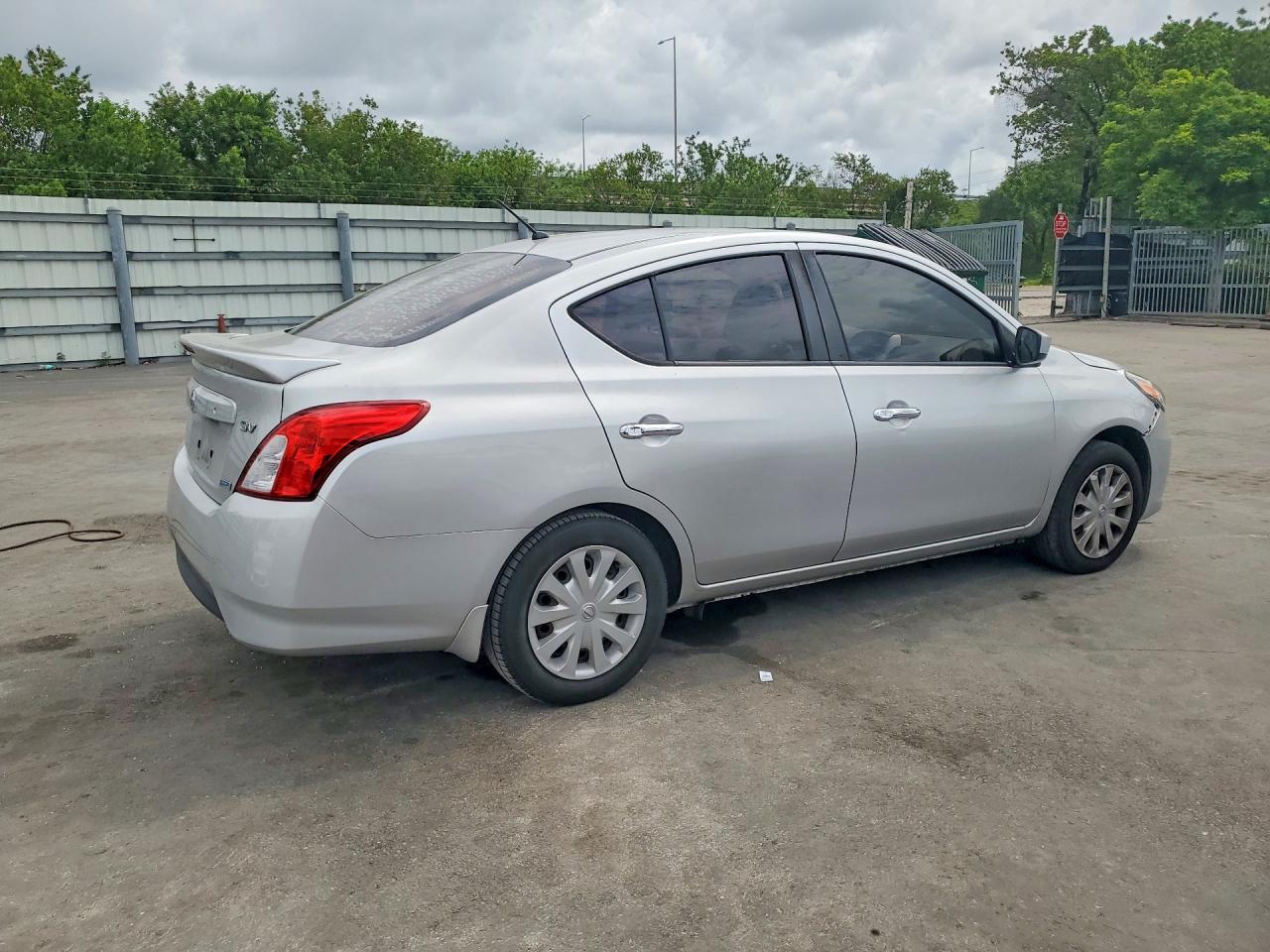 Nissan Versa Sv