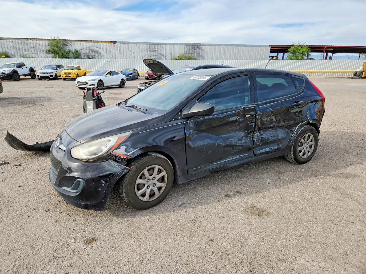 Salvage Hyundai ACCENT Image