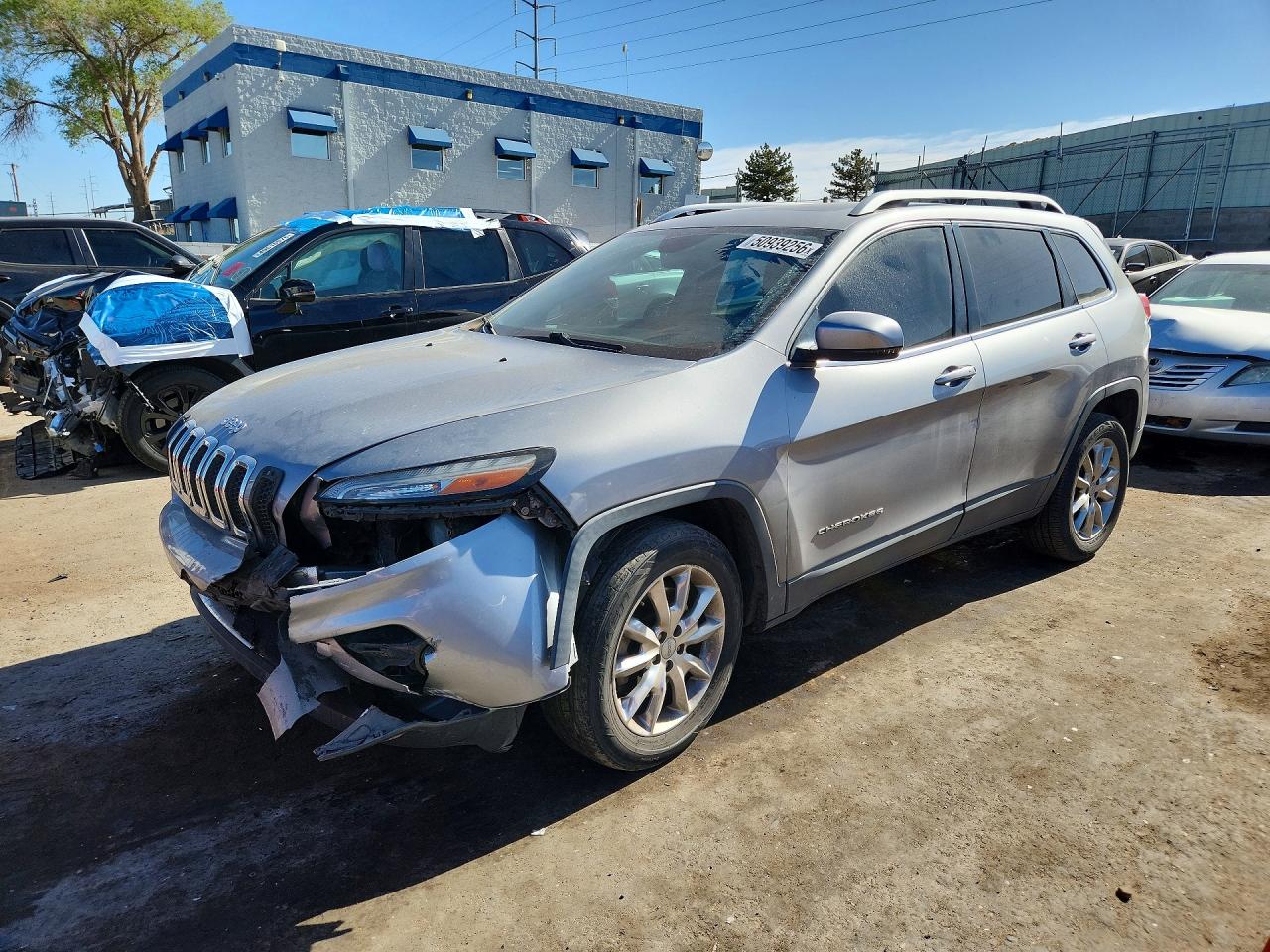 Salvage Jeep Cherokee Image