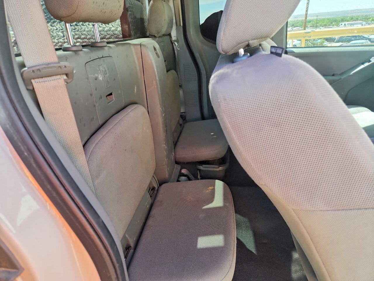 Nissan Frontier S