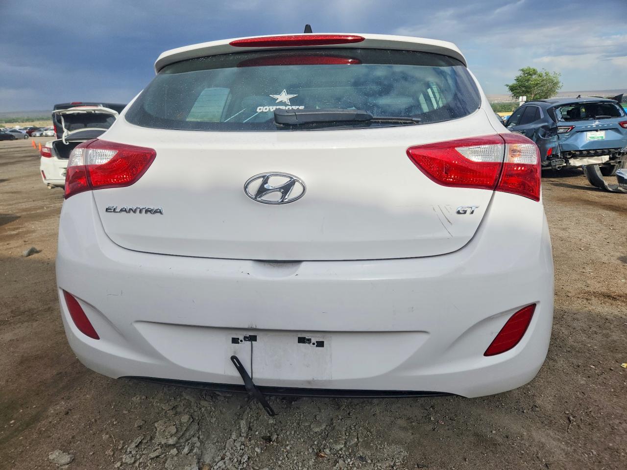 Hyundai ELANTRA Base