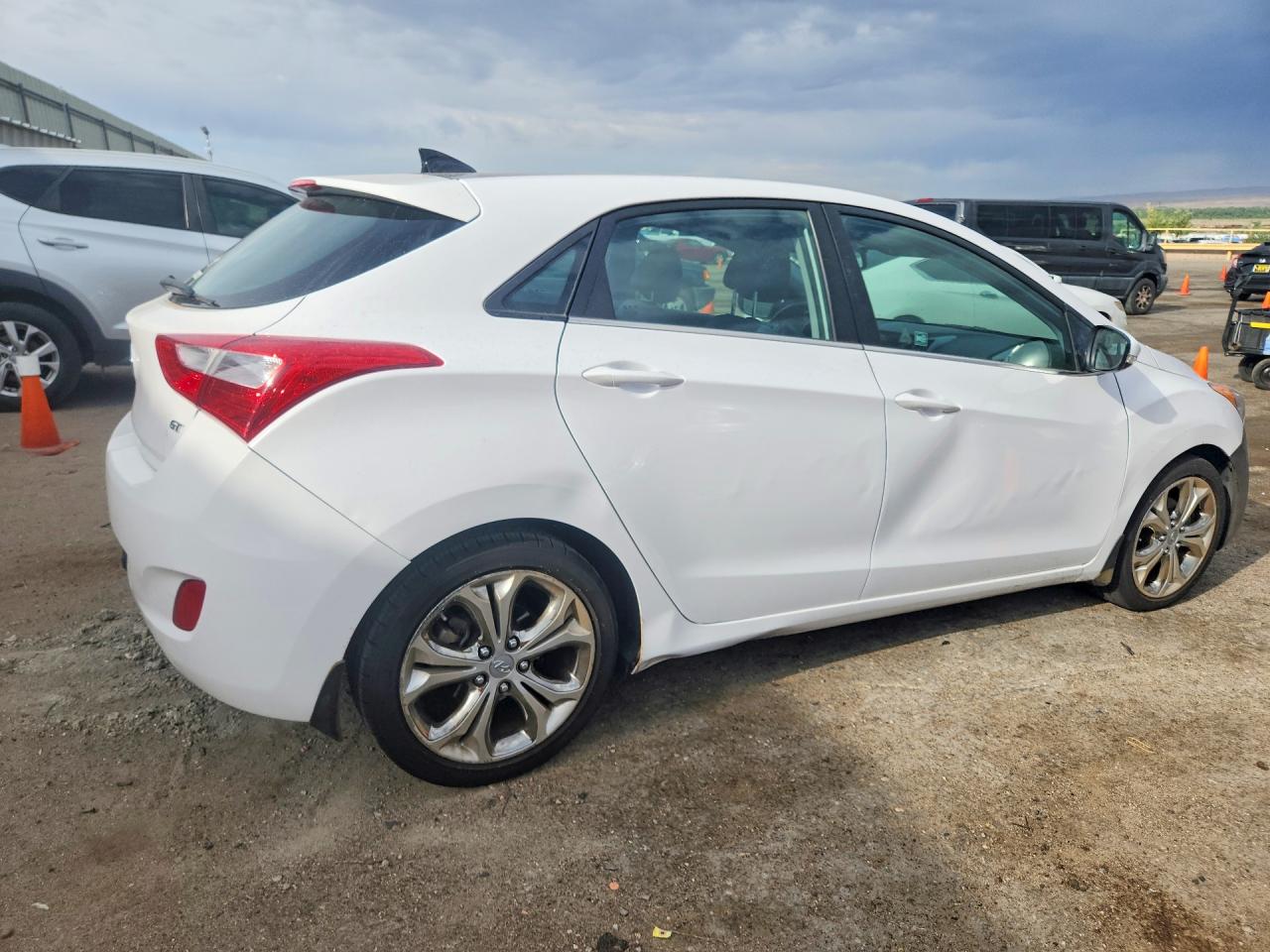 Hyundai ELANTRA Base