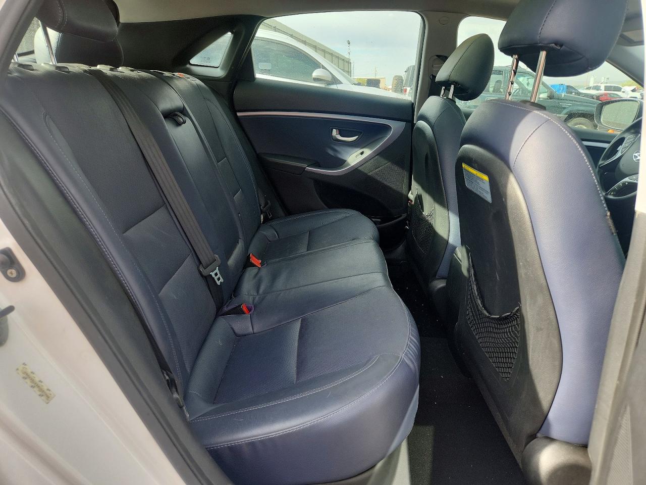 Hyundai ELANTRA Base