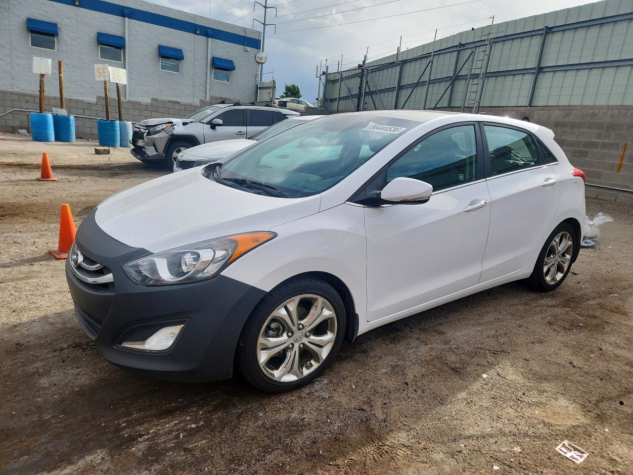 Salvage Hyundai ELANTRA Image