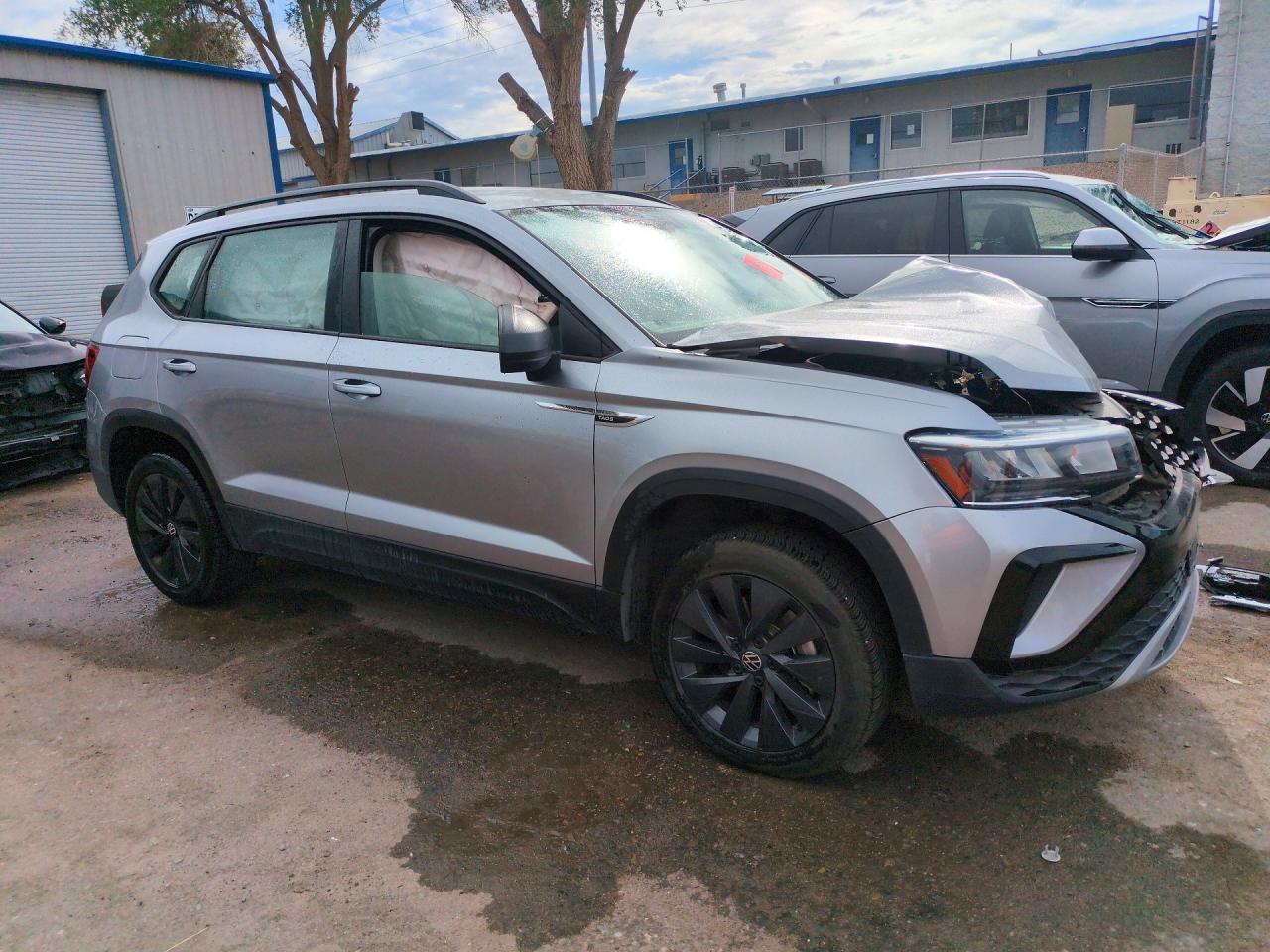 Volkswagen Taos S